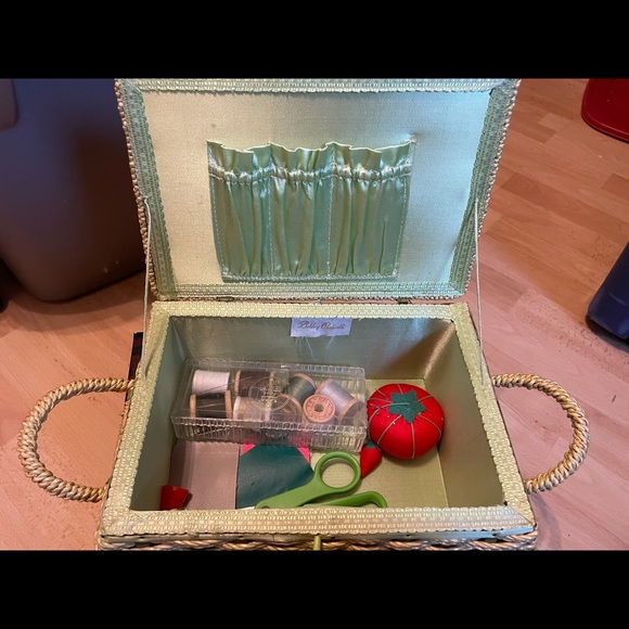 Belding Corticelli Sewing Box - Picture 4 of 5